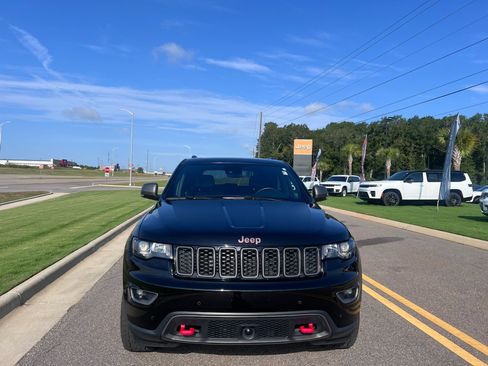 Certified 2021 Jeep Grand Cherokee Trailhawk w/ Trailhawk Luxury Group AWD/4WD image 12