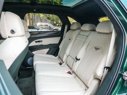 Used 2022 Bentley Bentayga AWD/4WD image 57