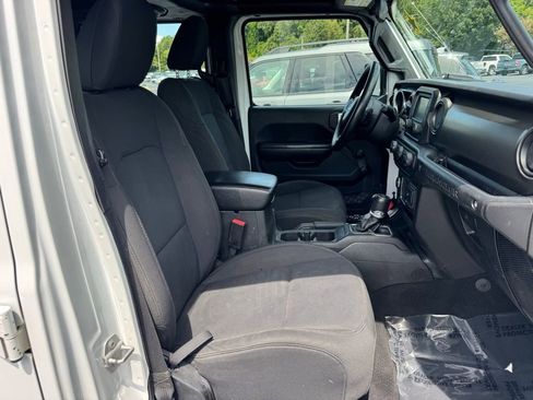 Used 2018 Jeep Wrangler Unlimited Sport image 19