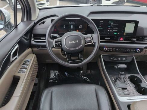 Used 2025 Kia Carnival FWD image 15