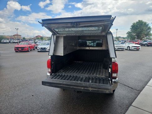 Used 2018 Toyota Tacoma TRD Off-Road image 23