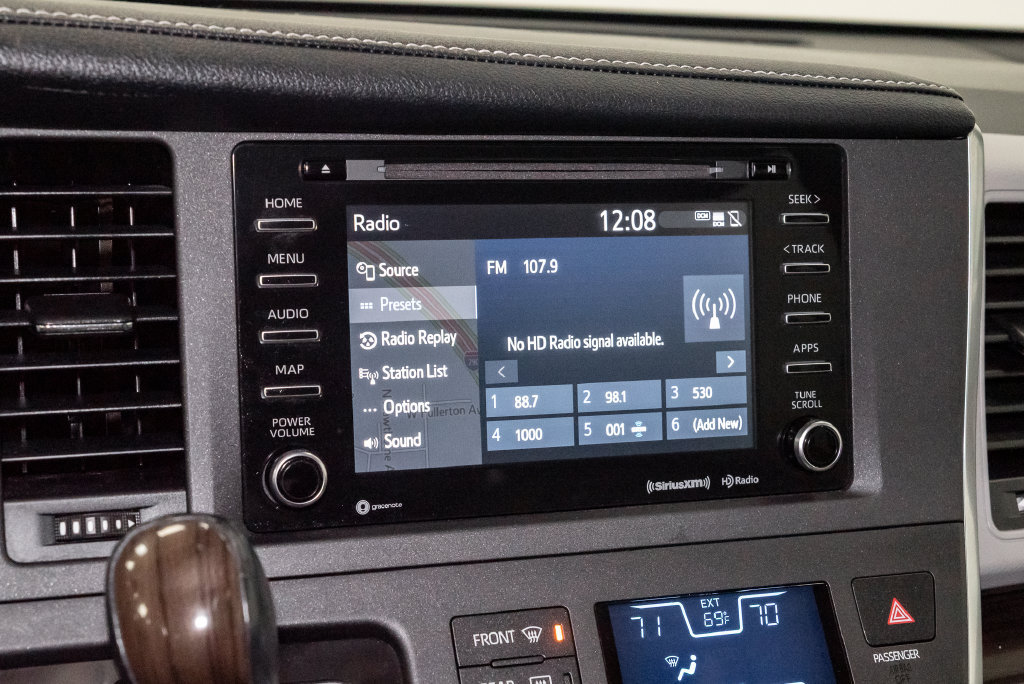 Used 2018 Toyota Sienna XLE Premium FWD image 18