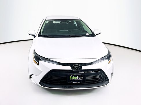 Used 2025 Toyota Corolla LE image 2