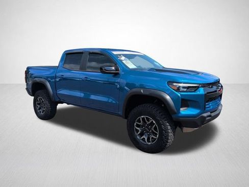 Used 2024 Chevrolet Colorado ZR2 w/ Technology Package AWD/4WD image 4