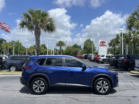 Used 2022 Nissan Rogue SV w/ SV Premium Package FWD image 11