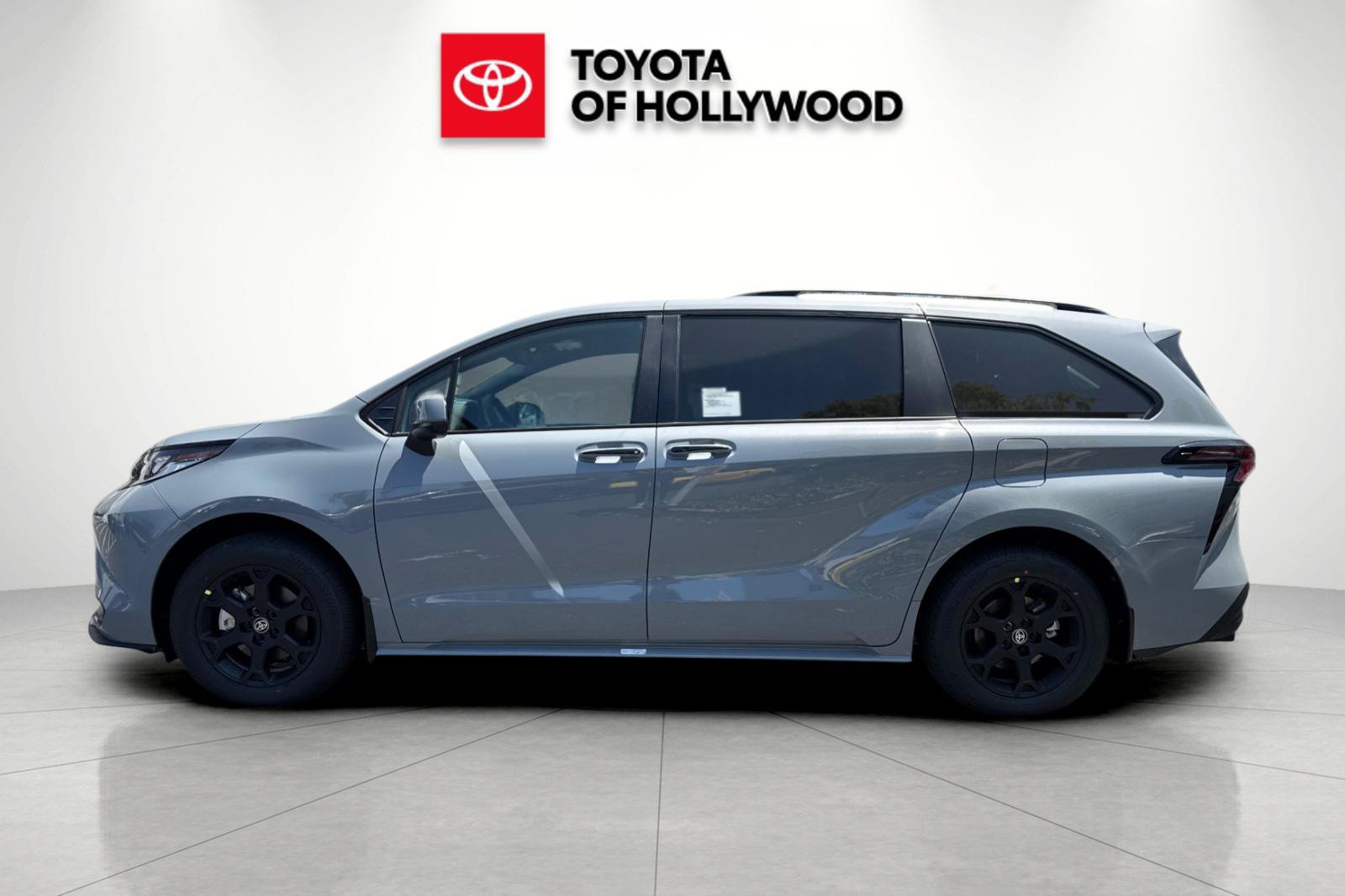 New 2026 Toyota Sienna XLE Woodland Edition AWD/4WD image 9