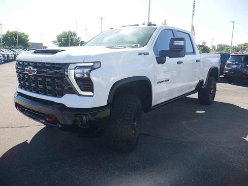 Used 2024 Chevrolet Silverado 2500 ZR2 w/ Technology Package AWD/4WD image 4
