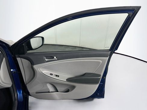 Used 2015 Hyundai Accent GLS FWD image 28