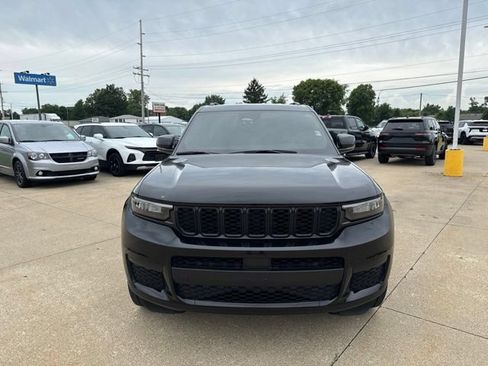 Used 2023 Jeep Grand Cherokee L Laredo AWD/4WD image 2
