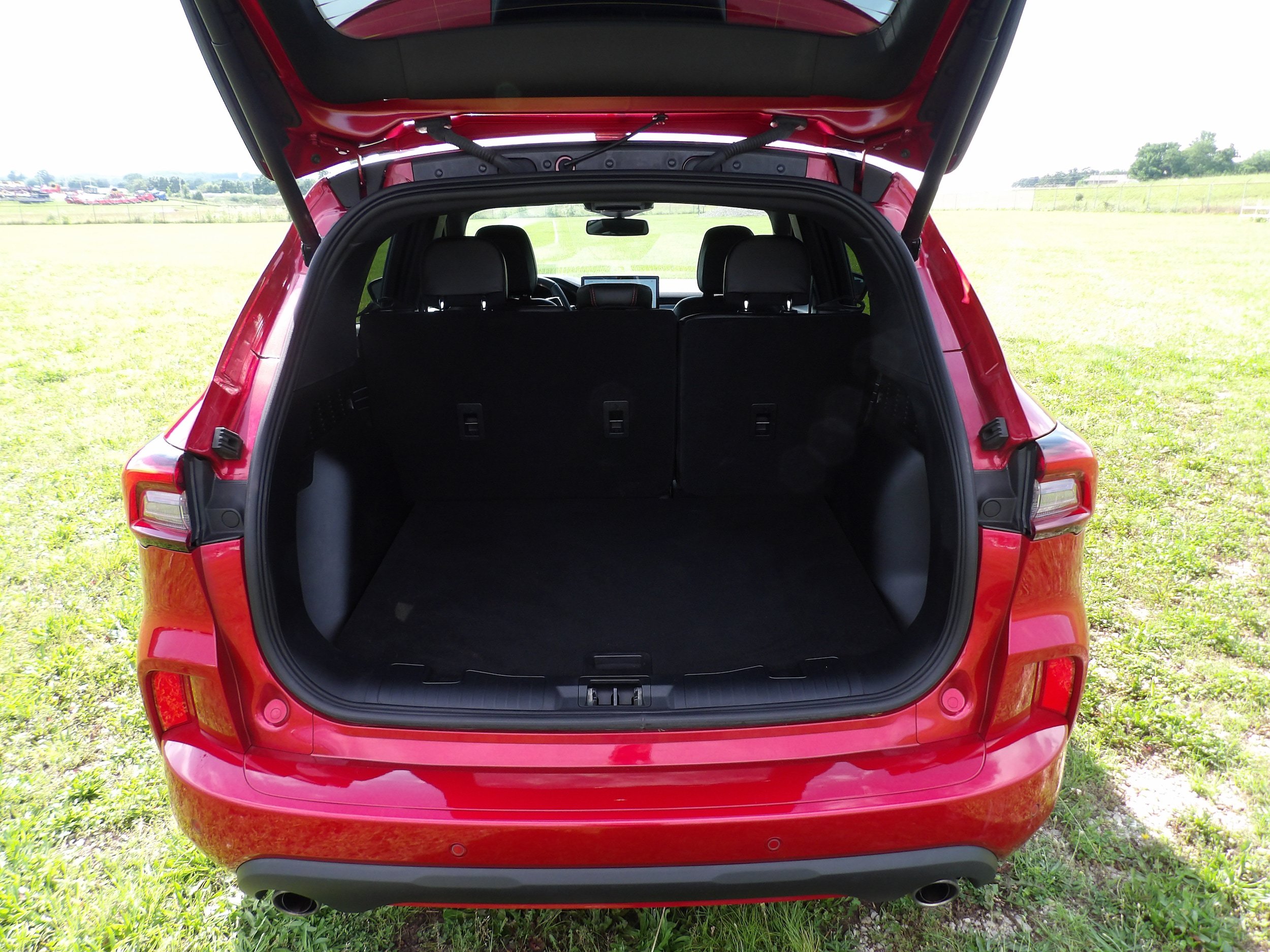 Used 2025 Ford Escape ST-Line Elite w/ Premium Technology Package AWD/4WD image 9