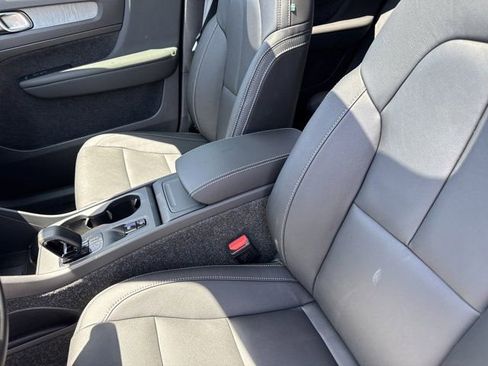 New 2025 Volvo XC40 B5 Core w/ Protection Package Premier image 15