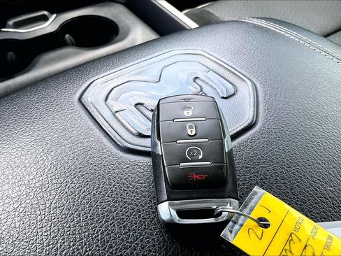 Used 2022 RAM 1500 Laramie AWD/4WD image 18