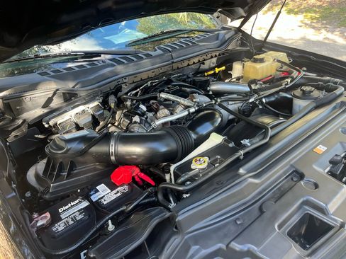 Used 2019 Ford F250 XLT w/ XLT Premium Package image 16