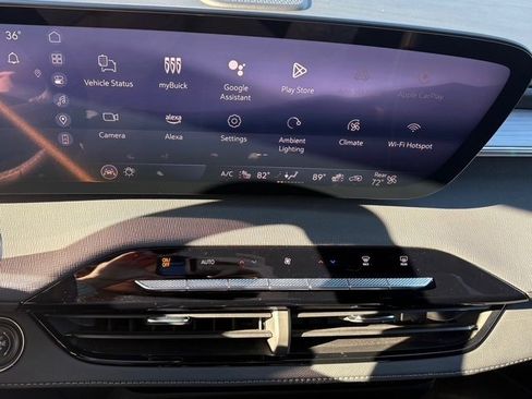 Used 2025 Buick Enclave Preferred image 6