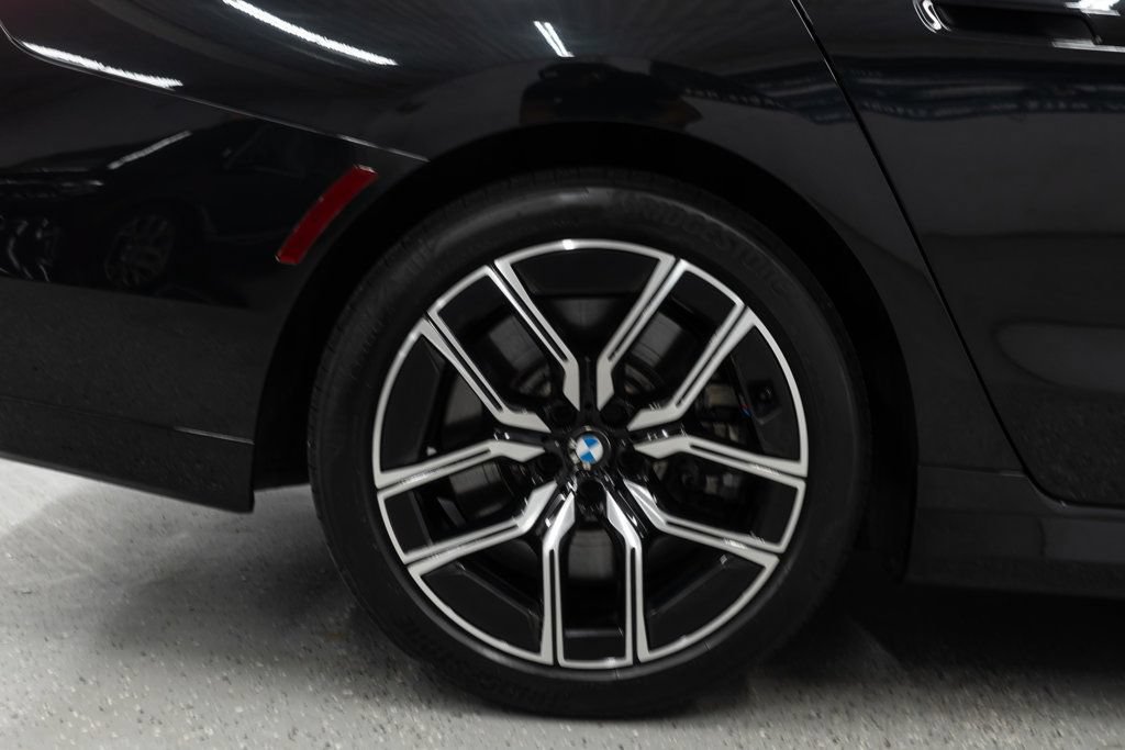 Used 2023 BMW 760i xDrive AWD/4WD image 44
