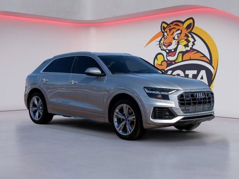 Used 2022 Audi Q8 Premium Plus image 3