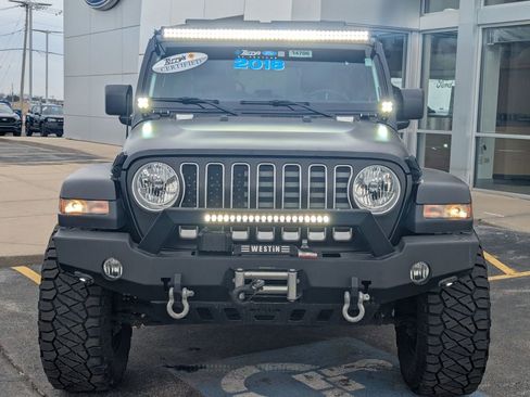 Used 2018 Jeep Wrangler Unlimited Sahara image 12