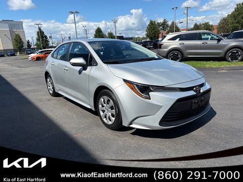 Used 2025 Toyota Corolla LE FWD image 5