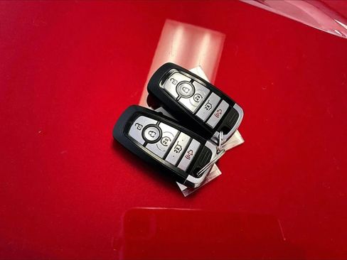 Used 2023 Ford Explorer XLT w/ Equipment Group 202A image 9