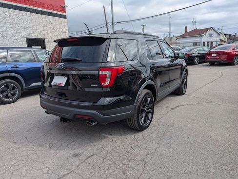 Used 2019 Ford Explorer XLT w/ Equipment Group 202A image 6