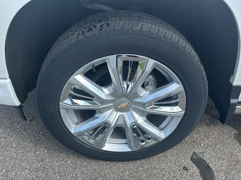 Used 2023 Chevrolet Silverado 1500 High Country AWD/4WD image 9