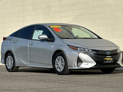 Used 2021 Toyota Prius Prime XLE image 2
