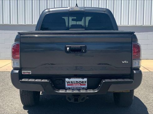 Used 2020 Toyota Tacoma TRD Sport AWD/4WD image 5