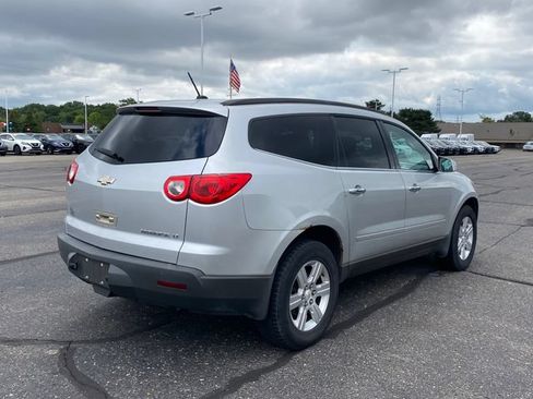 Used 2012 Chevrolet Traverse LT FWD image 2