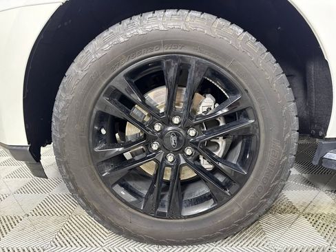 Used 2023 Ford Expedition XLT image 19