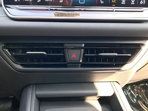 New 2025 Volkswagen Tiguan SE AWD/4WD image 29