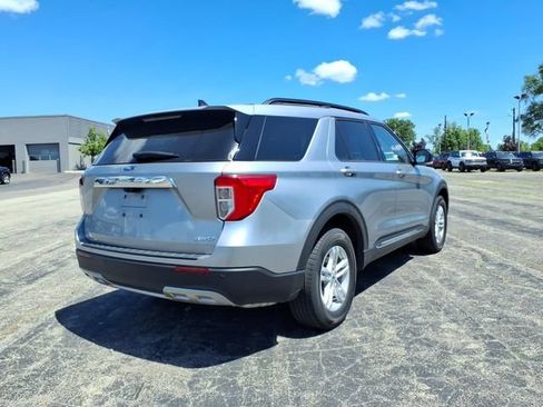 Used 2024 Ford Explorer XLT w/ Equipment Group 202A AWD/4WD image 5