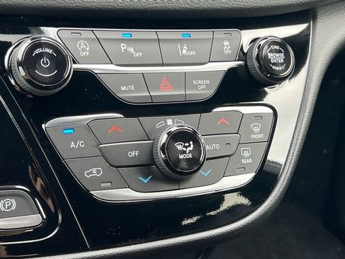 New 2027 Chrysler Pacifica Select AWD/4WD image 27