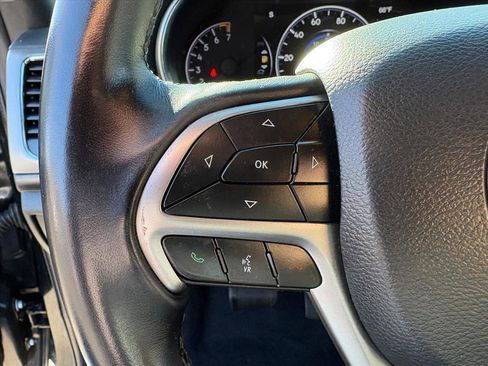 Used 2022 Jeep Grand Cherokee Laredo E image 12