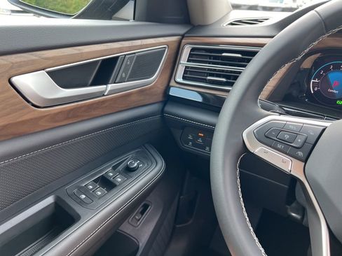New 2026 Volkswagen Atlas SE FWD image 18