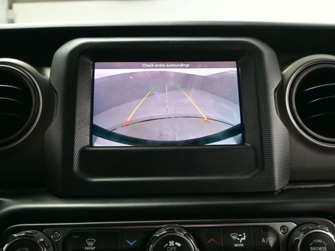 Used 2022 Jeep Wrangler Unlimited Sport image 17