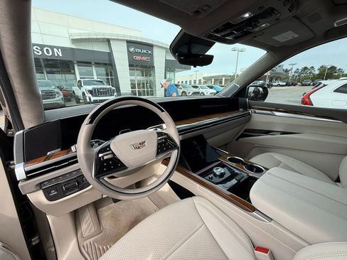 Used 2025 Cadillac Escalade Premium Luxury Platinum image 6