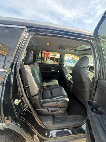 Used 2017 Honda Pilot Touring image 12