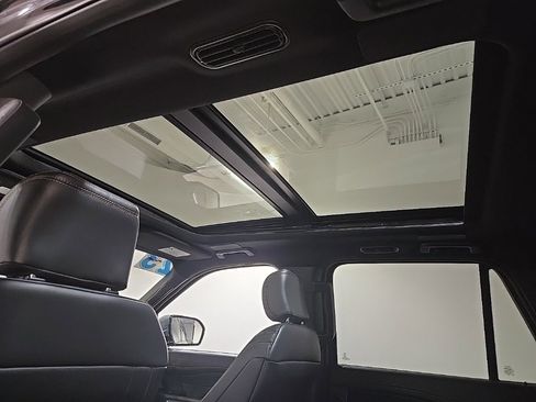 Used 2023 Ford Expedition Platinum image 22