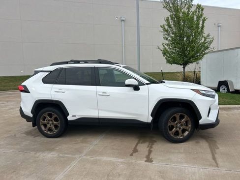 Used 2023 Toyota RAV4 AWD Hybrid image 2