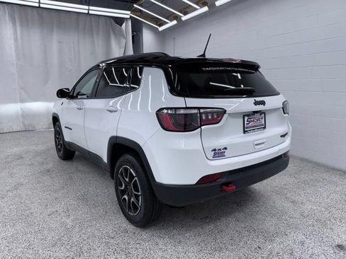 Used 2025 Jeep Compass Trailhawk AWD/4WD image 4