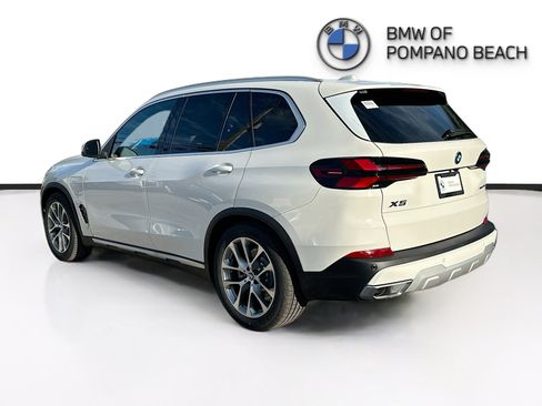 New 2026 BMW X5 xDrive50e w/ Premium Package AWD/4WD image 4