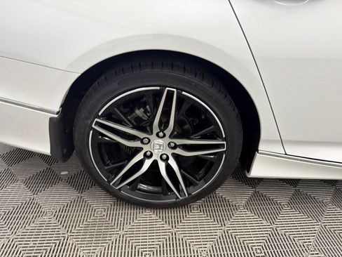 Used 2021 Honda Accord Touring image 19