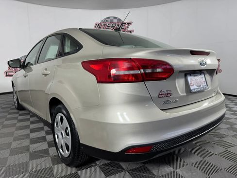 Used 2017 Ford Focus SE FWD image 24