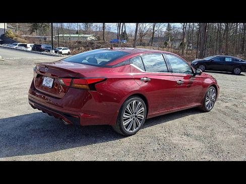 Used 2025 Nissan Altima 2.5 SL FWD image 8
