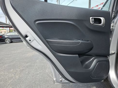 Used 2025 Hyundai Venue SEL FWD image 18