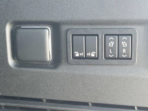 Used 2022 Chevrolet Suburban High Country AWD/4WD image 27