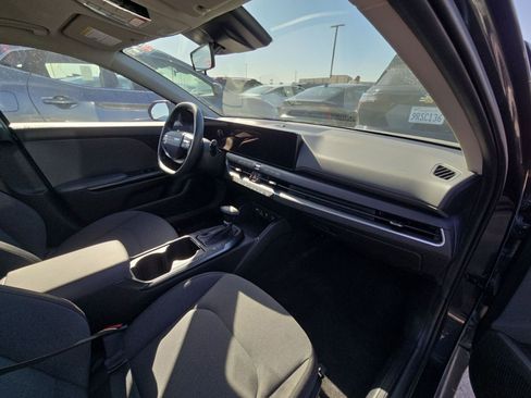 Used 2025 Kia K4 LXS image 9