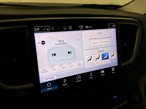 Used 2023 Chrysler Pacifica Touring-L FWD image 23
