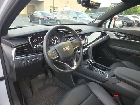 Used 2025 Cadillac XT6 Premium Luxury w/ Technology Package AWD/4WD image 6