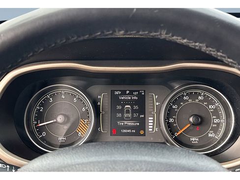 Used 2015 Jeep Cherokee Latitude image 16